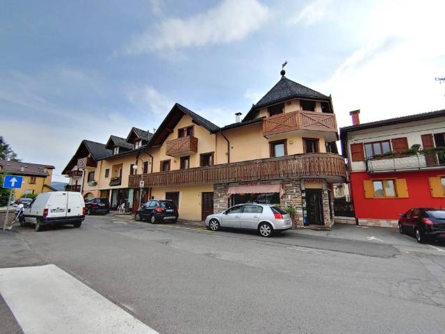 Locale Commerciale in vendita a Canove, Canove Di Roana
