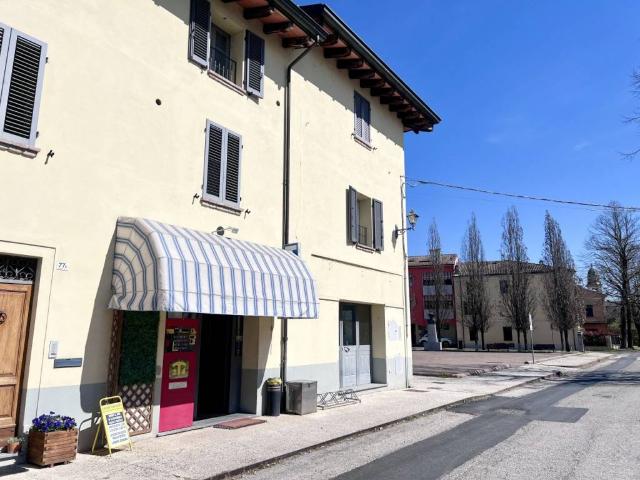 Locale Commerciale in vendita a Roccabianca, Reggio Emilia