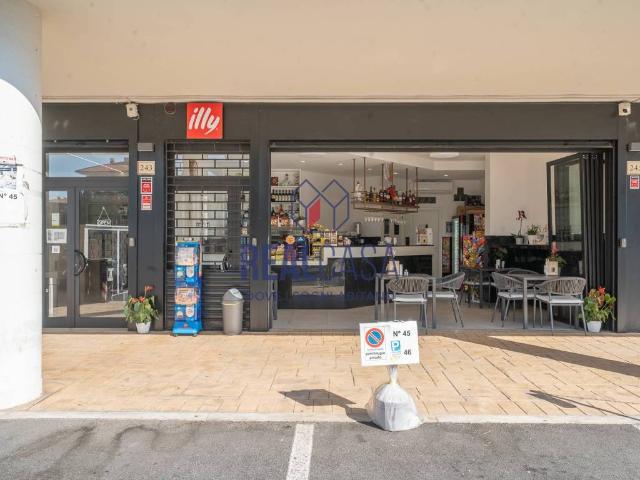 Locale Commerciale in vendita a Municipio Roma VII, Roma Capitale