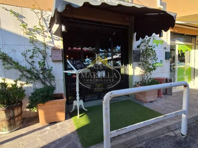 Locale Commerciale in vendita a Monte dell'Ara-Valle Santa, Roma