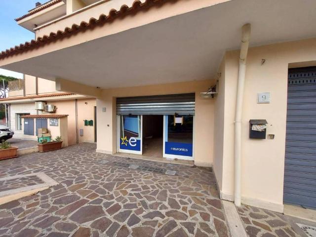 Locale Commerciale in vendita a Municipio Roma IX, Roma Capitale