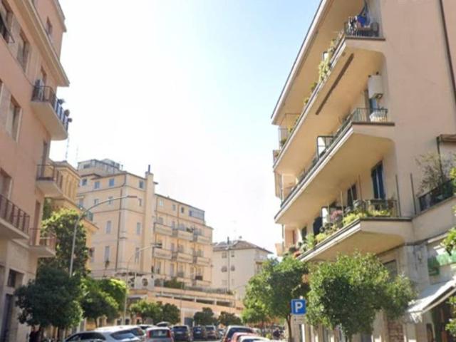 Locale Commerciale in vendita a Municipio Roma II, Roma Capitale
