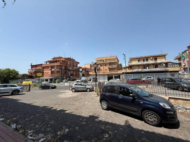Locale Commerciale in vendita a Municipio Roma VI, Roma Capitale