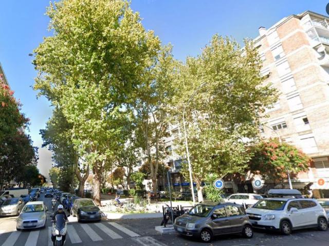 Locale Commerciale in vendita a Municipio Roma VIII, Roma Capitale