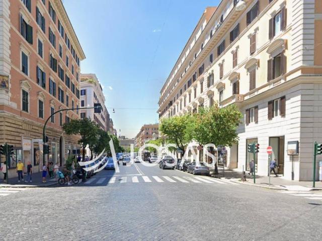 Locale Commerciale in vendita a Municipio Roma I, Roma Capitale