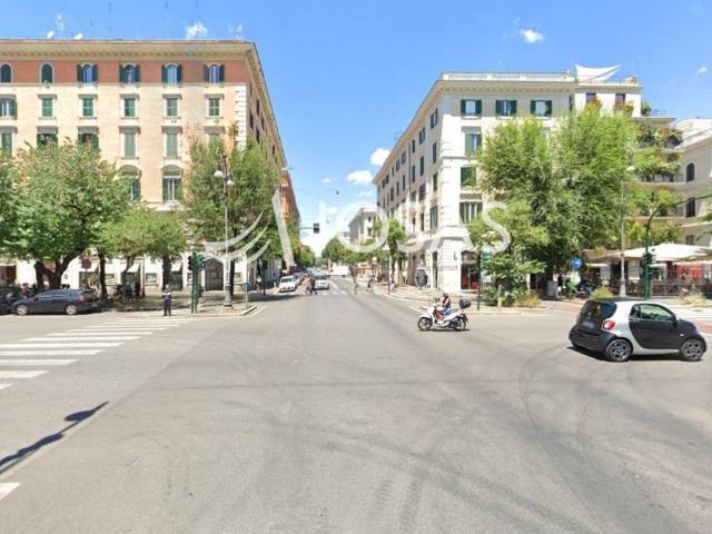 Locale Commerciale in vendita a Municipio Roma I, Roma Capitale