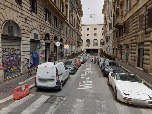 Locale Commerciale in vendita a Municipio Roma I, Roma Capitale