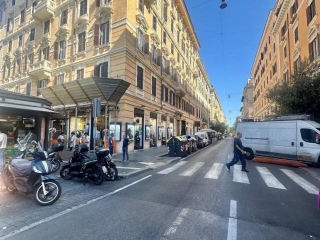 Locale Commerciale in vendita a Municipio Roma I, Roma Capitale