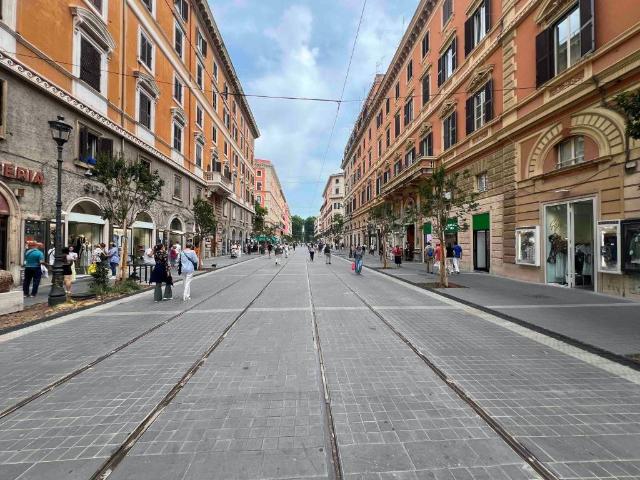 Locale Commerciale in vendita a Municipio Roma I, Roma Capitale