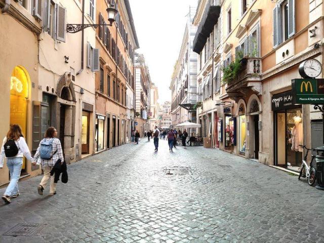 Locale Commerciale in vendita a Municipio Roma I, Roma Capitale