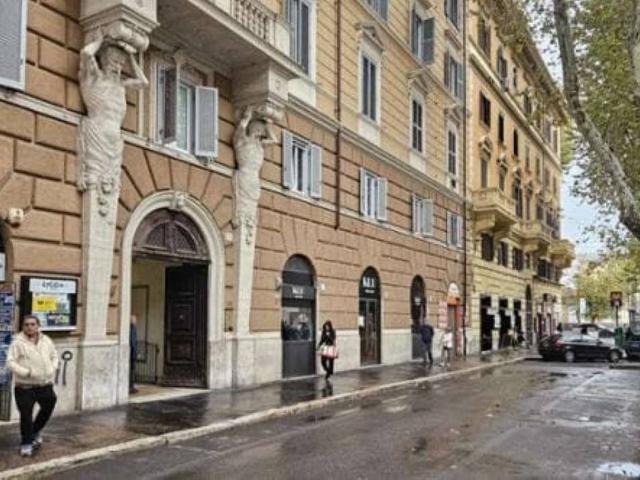 Locale Commerciale in vendita a Municipio Roma I, Roma Capitale