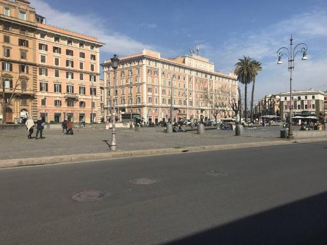 Locale Commerciale in vendita a Municipio Roma I, Roma Capitale