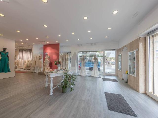 Locale Commerciale in vendita a Lido di Ostia, Roma Capitale