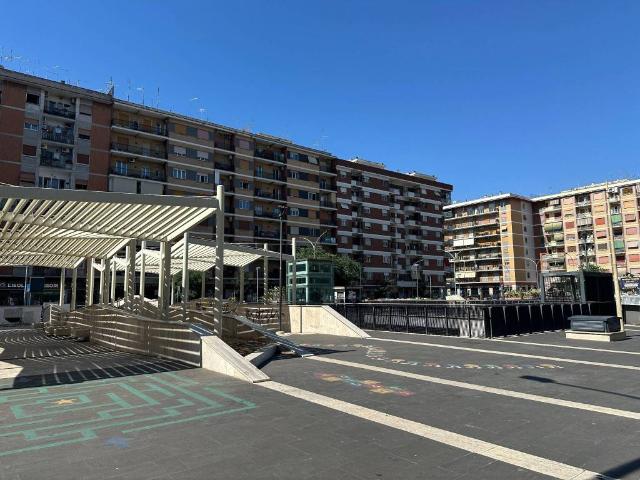 Locale Commerciale in vendita a Municipio Roma V, Roma Capitale