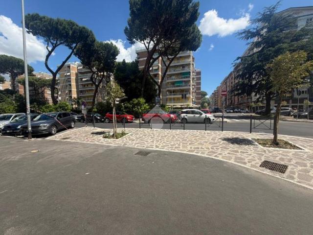 Locale Commerciale in vendita a Municipio Roma III, Roma Capitale