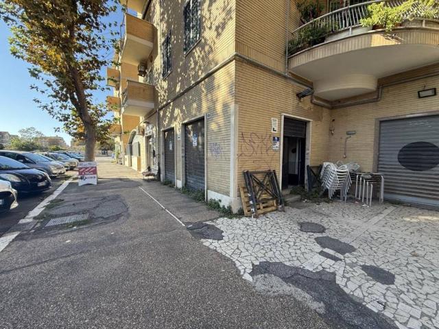 Locale Commerciale in vendita a Lido di Ostia, Roma Capitale