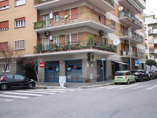 Locale Commerciale in vendita a Lido di Ostia, Roma Capitale