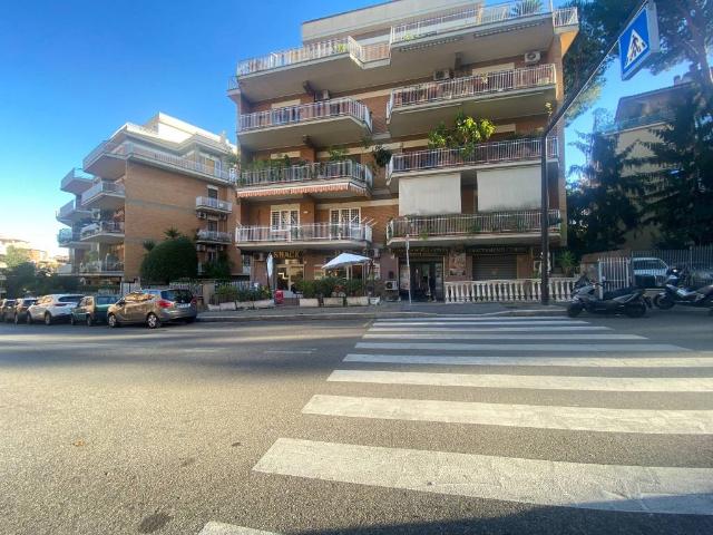 Locale Commerciale in vendita a Aurelio, Montecompatri