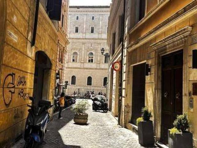 Locale Commerciale in vendita a Parione, Montecompatri