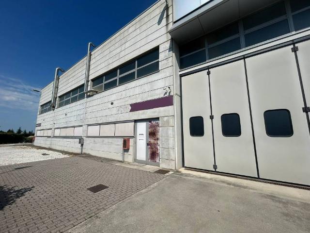 Locale Commerciale in vendita a San Giacomo, Romano D'ezzelino