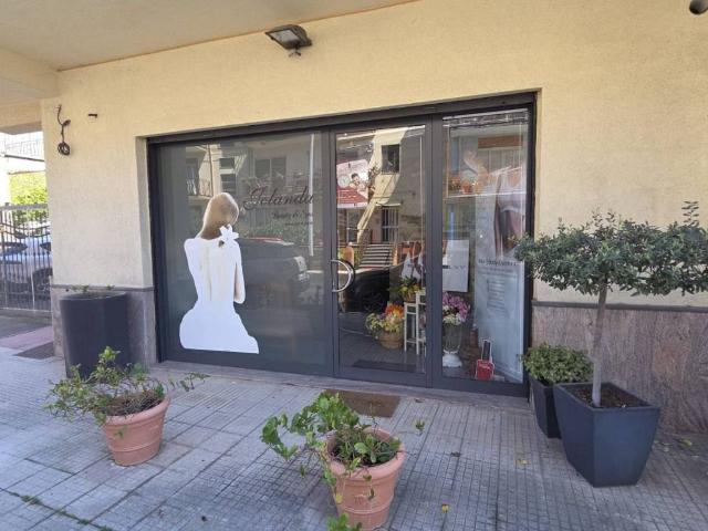 Locale Commerciale in vendita a Due Torri, Rometta
