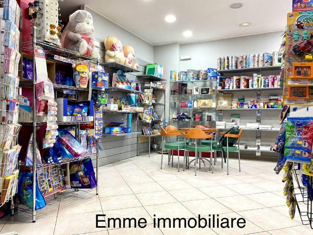 Locale Commerciale in vendita a Due Torri, Rometta
