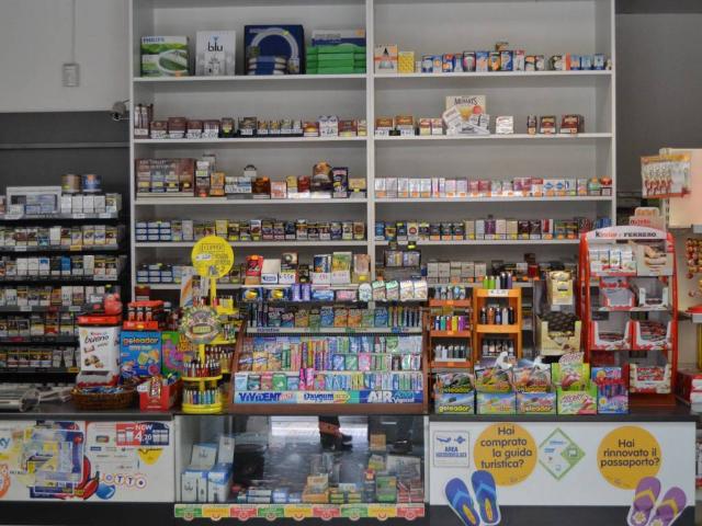 Locale Commerciale in vendita a Due Torri, Rometta
