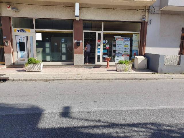 Locale Commerciale in vendita a Due Torri, Rometta