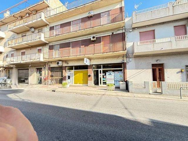 Locale Commerciale in vendita a Due Torri, Rometta