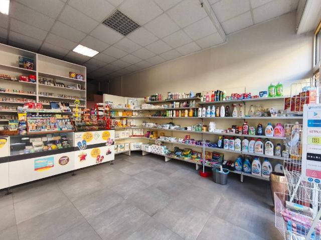 Locale Commerciale in vendita a Due Torri, Rometta
