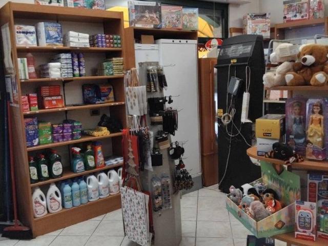 Locale Commerciale in vendita a Ronco Scrivia, Liguria