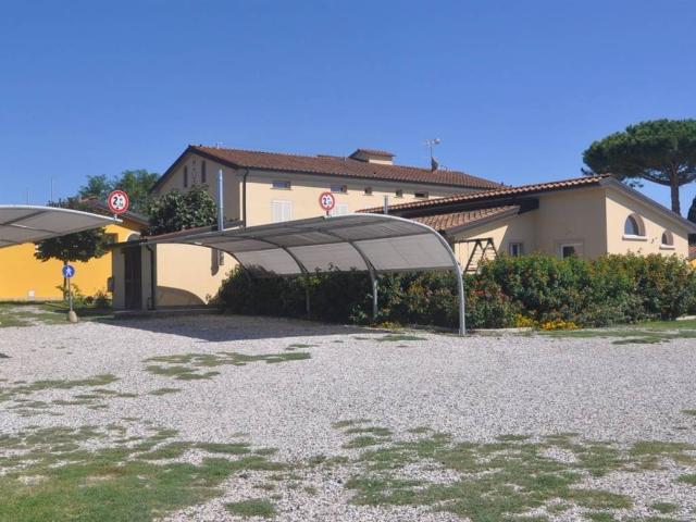 Locale Commerciale in vendita a Rosignano Marittimo, Toscana