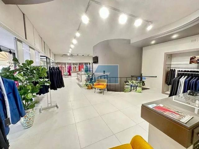 Locale Commerciale in vendita a Rosolini, Sicilia