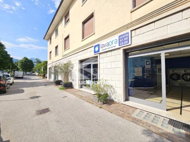 Locale Commerciale in vendita a Comunità della Vallagarina, Borgo Sacco