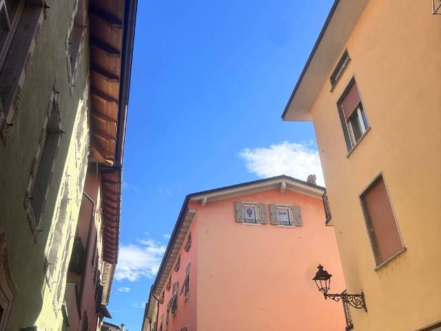 Locale Commerciale in vendita a Comunità della Vallagarina, Borgo Sacco