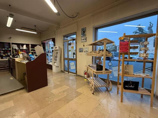 Locale Commerciale in vendita a Rovigo, Veneto