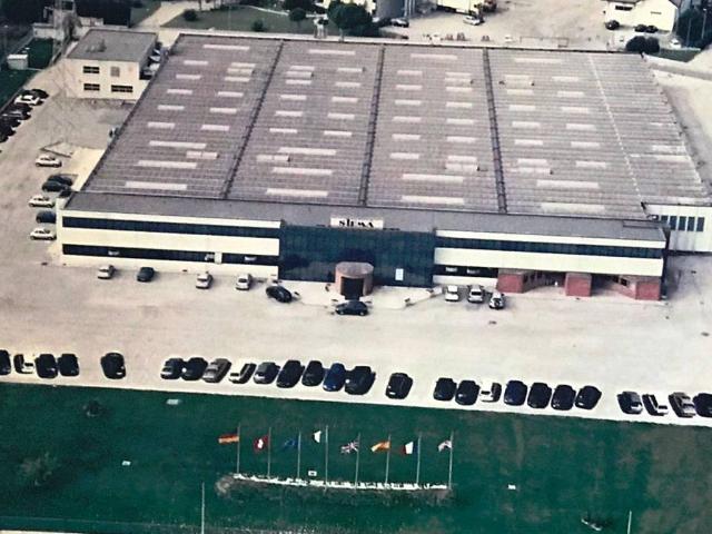 Locale Commerciale in vendita a Rovigo, Veneto