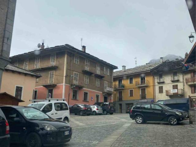 Locale Commerciale in vendita a Oulme, Salbertrand