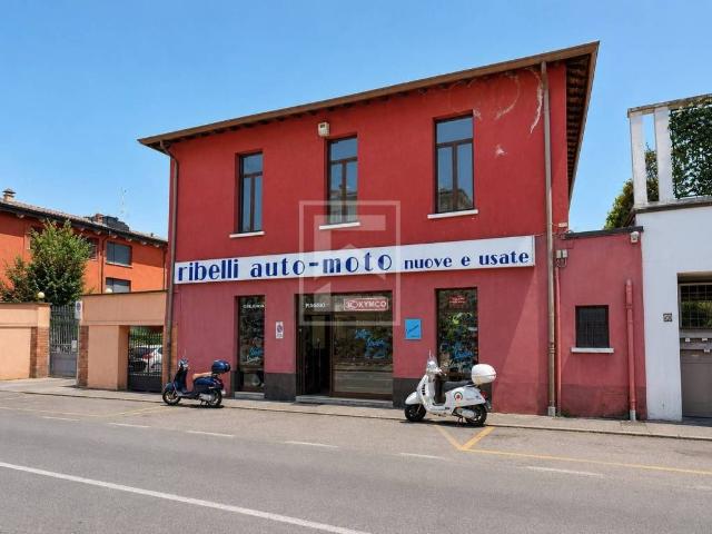 Locale Commerciale in vendita a Comunità Montana Parco Alto Garda bresciano, Salò