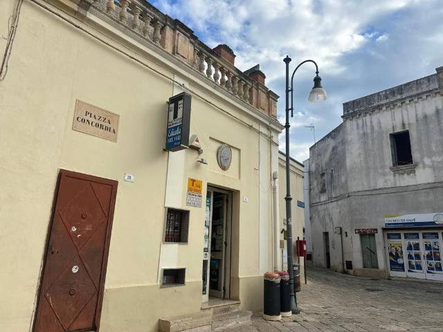 Locale Commerciale in vendita a Puglia, Lecce