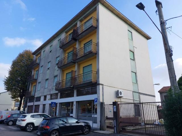 Locale Commerciale in vendita a Cascina Costa, Samarate