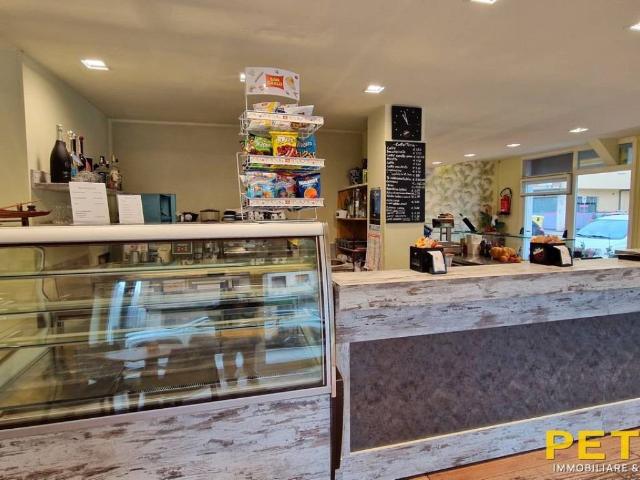 Locale Commerciale in vendita a Sentina, San Benedetto del Tronto
