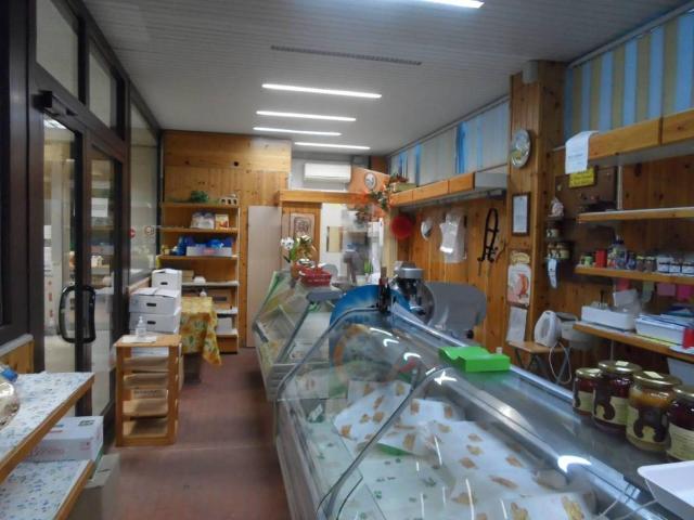 Locale Commerciale in vendita a Sant'Antonio, Marche