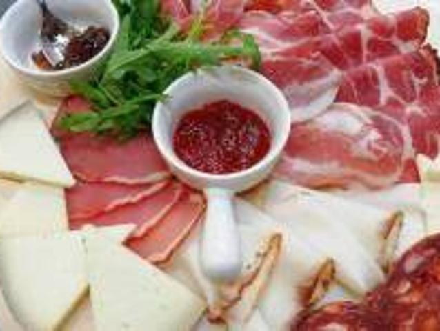 Locale Commerciale in vendita a Mare, Marche