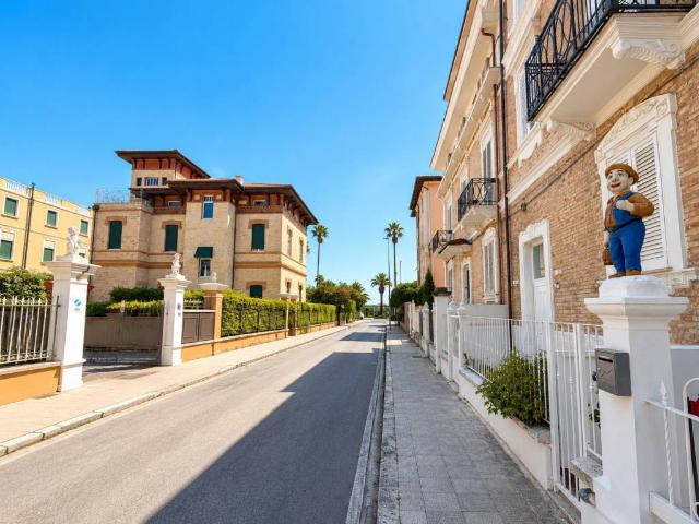 Locale Commerciale in vendita a Sant'Antonio, Marche