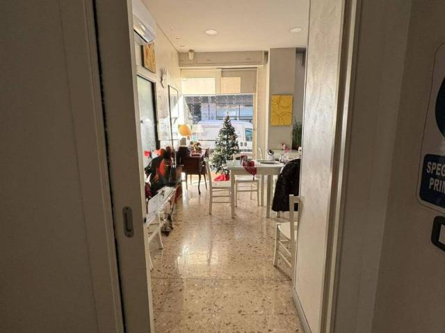 Locale Commerciale in vendita a Sant'Antonio, Marche
