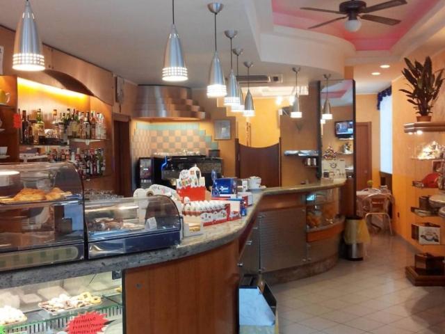 Locale Commerciale in vendita a Sant'Antonio, Marche