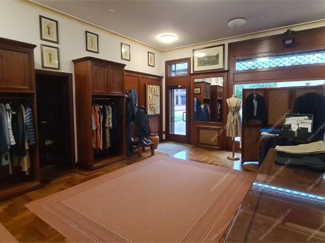 Locale Commerciale in vendita a Triulzo, San Donato Milanese