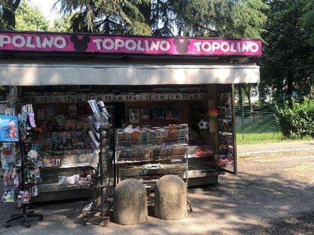 Locale Commerciale in vendita a Triulzo, San Donato Milanese