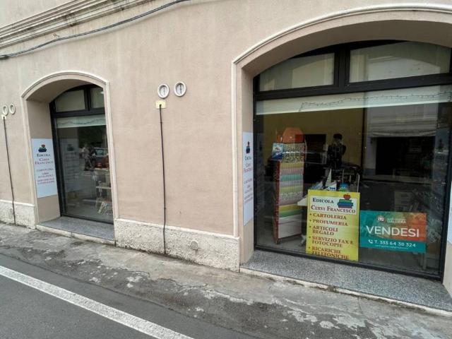 Locale Commerciale in vendita a Unione Comuni Modenesi Area Nord, San Felice Sul Panaro
